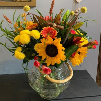 Sunny Meadow - Sunshine bright - a beautiful meadow style arrangement sure to bring good vibes. Eco friendly (no cellophane) delivered in a glass vase. Stunning bright colours.