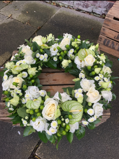 Classic white open ring wreath - Classic white open ring wreath