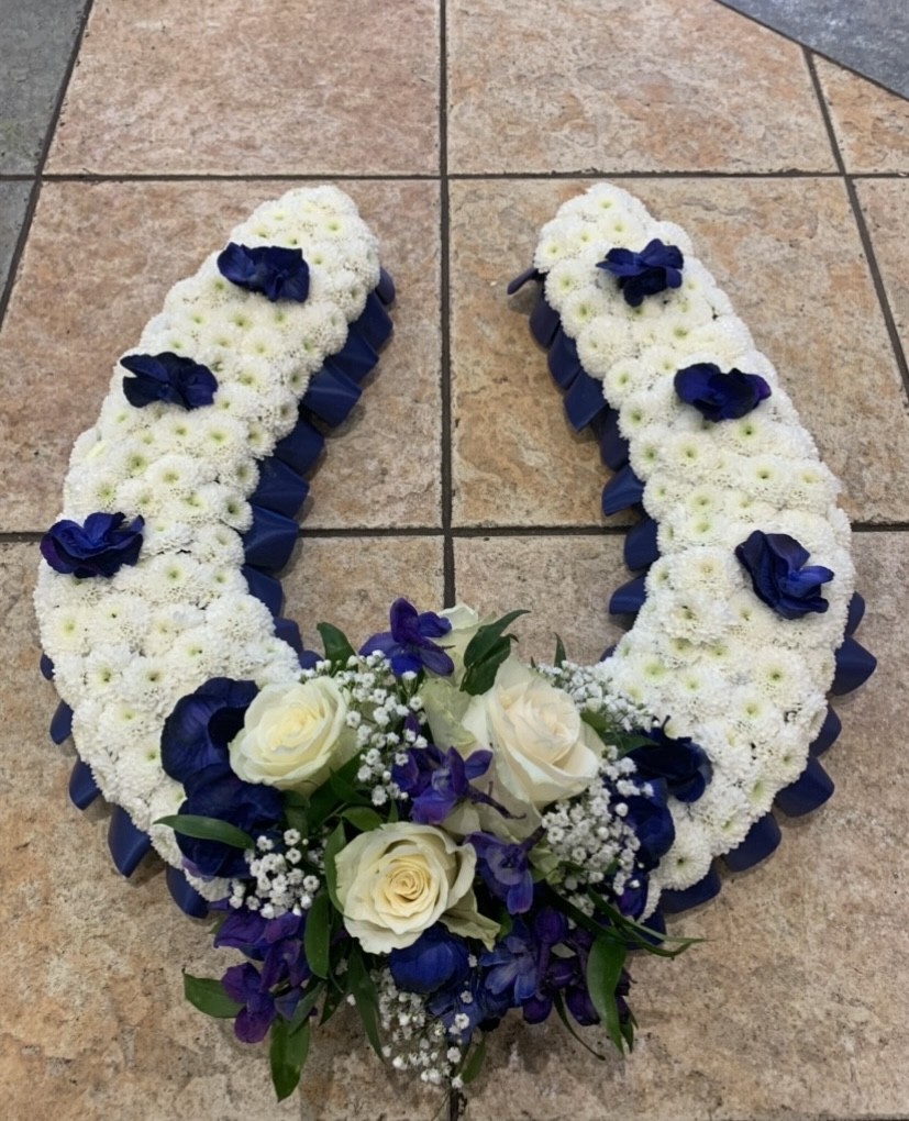 Horse shoe funeral tribute